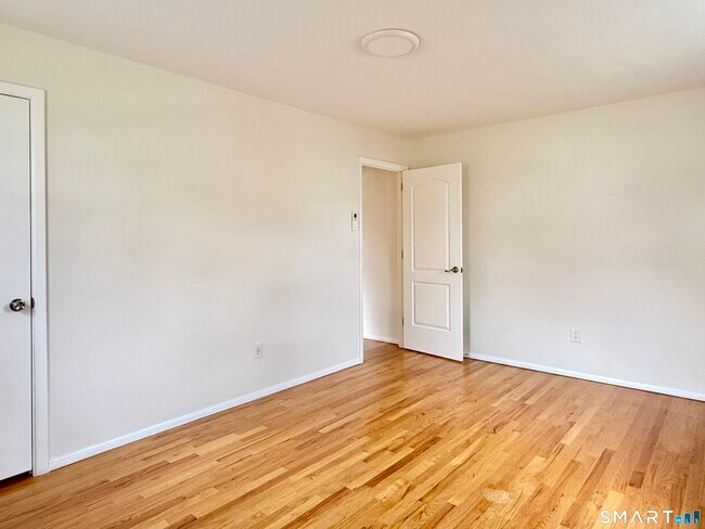 Building Photo - 47 Fuller Dr