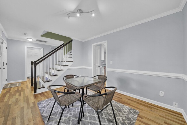 Building Photo - Spacious 4 Bed 2.5 bath Home in Davis Lake...