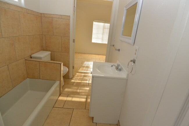 Building Photo - NW Home