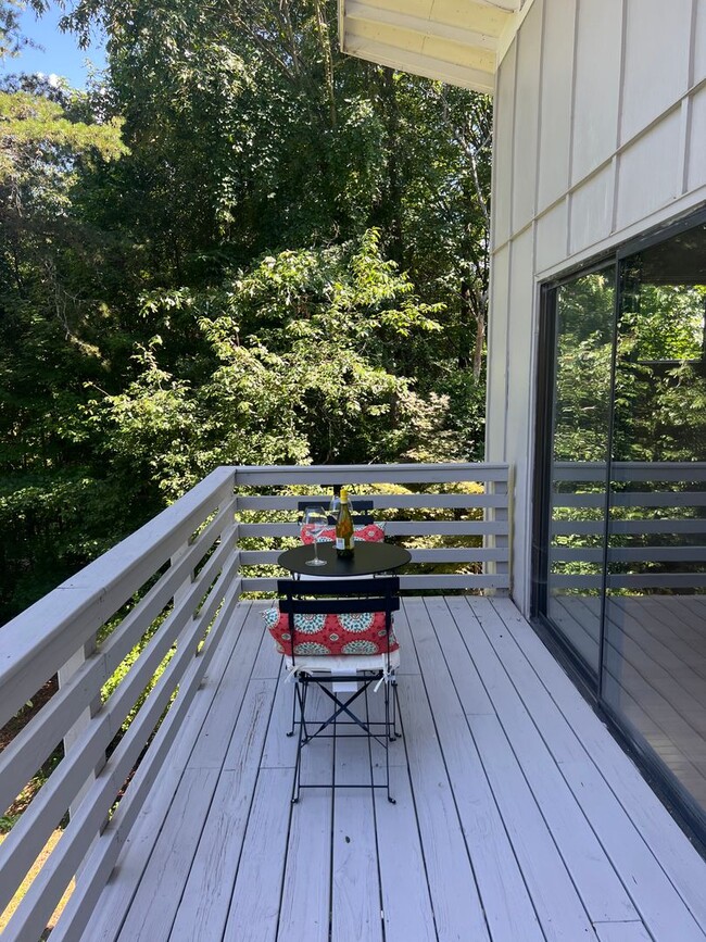 Building Photo - Paradise found! The perfect executive work...