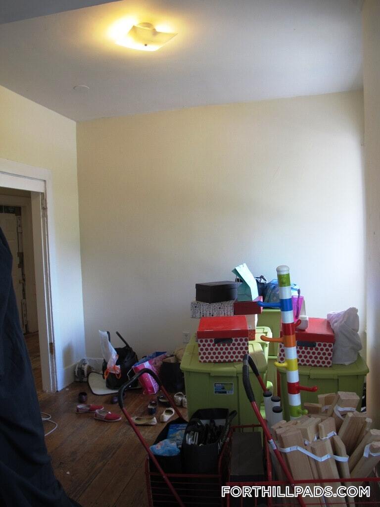 Building Photo - 227 Roxbury St