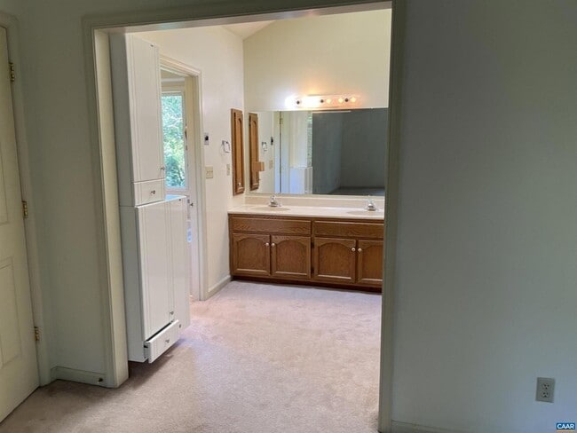 Building Photo - 2424 Holkham Dr