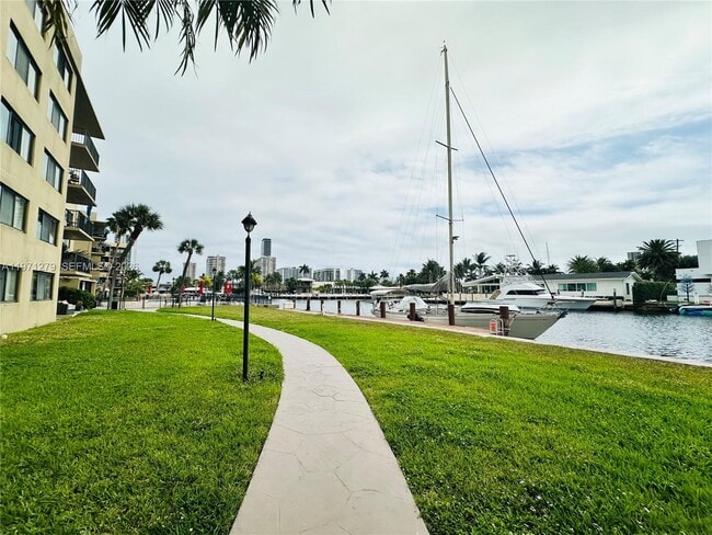 Building Photo - 301 Golden Isles Dr