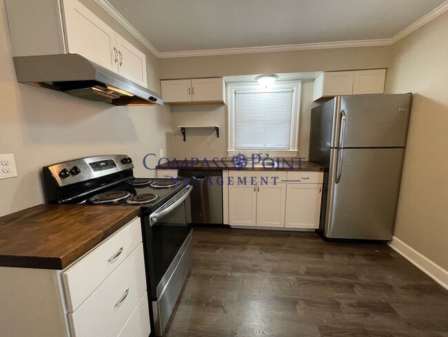 Building Photo - 4 bed 2 bath in Castlewood Park area/ Loud...