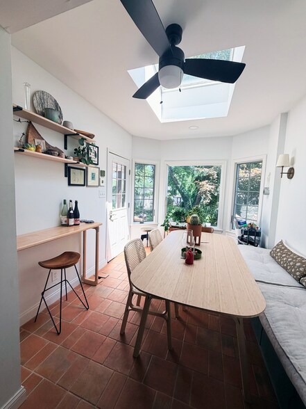 Recently renovated kitchen - 324 Maple Ave