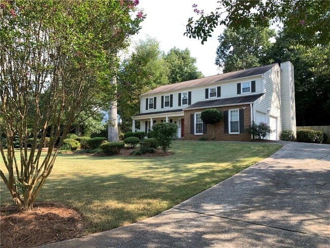 Building Photo - 4536 Woodlawn Lake Dr