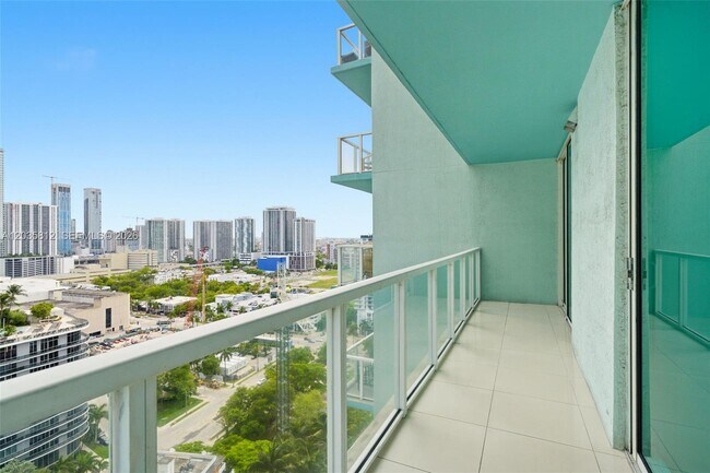 Building Photo - 1900 N Bayshore Dr