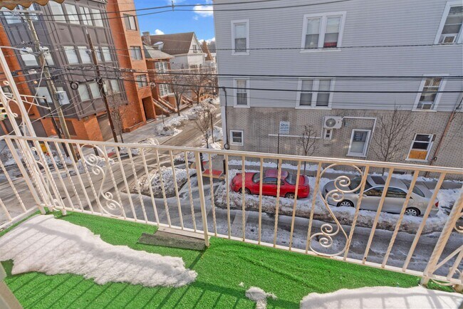 Building Photo - 4017 Hudson Ave