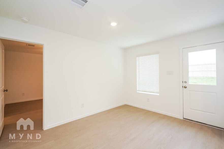 Building Photo - 2636 Mistwood Dr