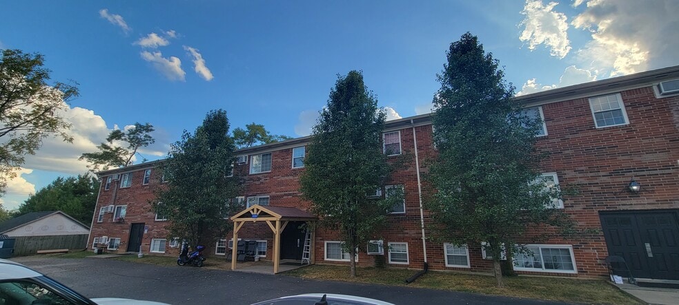 Building Photo - 10302 Eastview Ave