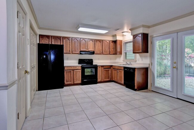 Building Photo - Nicely Updated Townhome