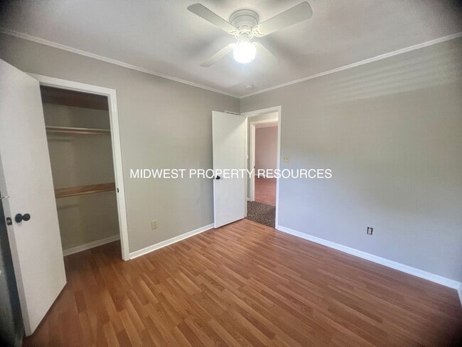 Building Photo - Refreshing & Tidy Lee's Summit Split for L...
