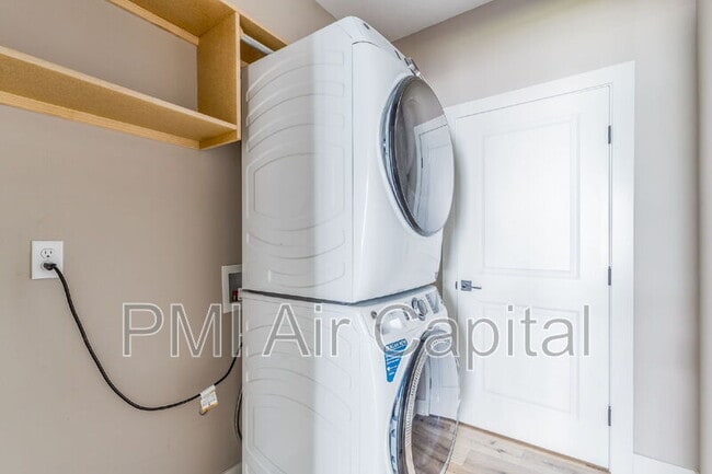 Building Photo - 4315 N Sandplum St