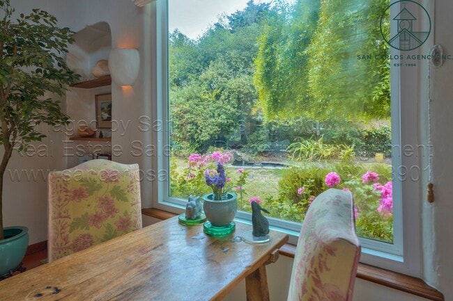 Building Photo - Adorable Furnished Three Bedroom Hatton Fields Home - Flexible Lease Term