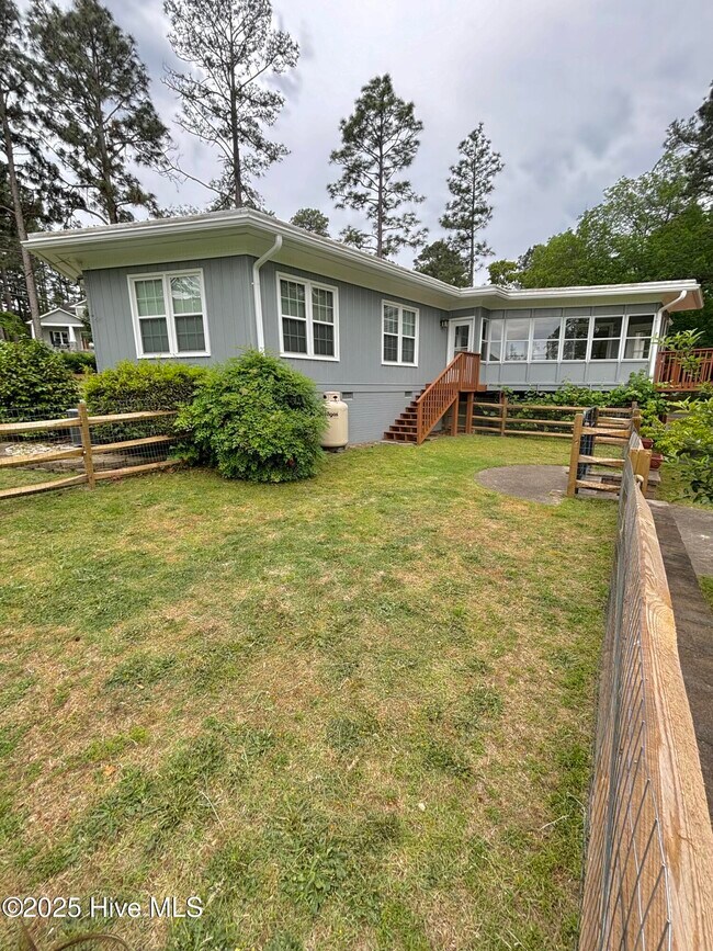 Building Photo - 164 Pine Ridge Dr