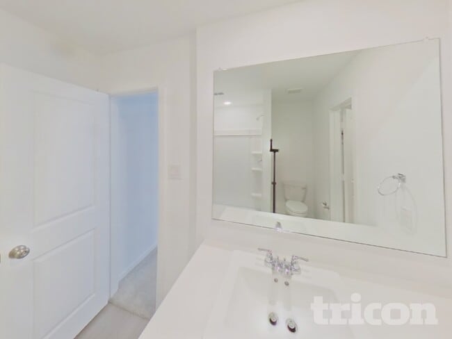 Building Photo - 811 Ponderosa Ln