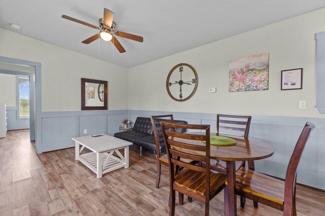 Building Photo - 2116 Las Flores Ln