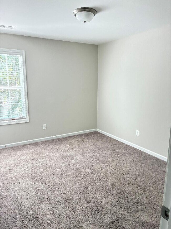 Building Photo - 4000 Saxby Ln NW