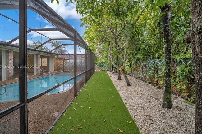 Building Photo - 3441 N Hills Dr