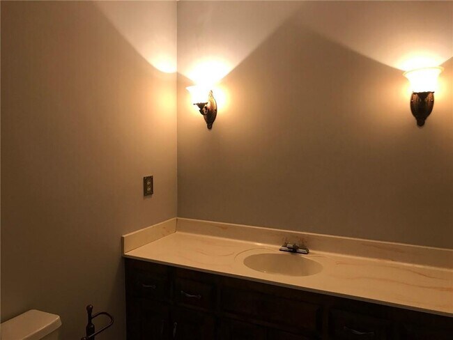 Building Photo - 4817 Woodspring Dr NE