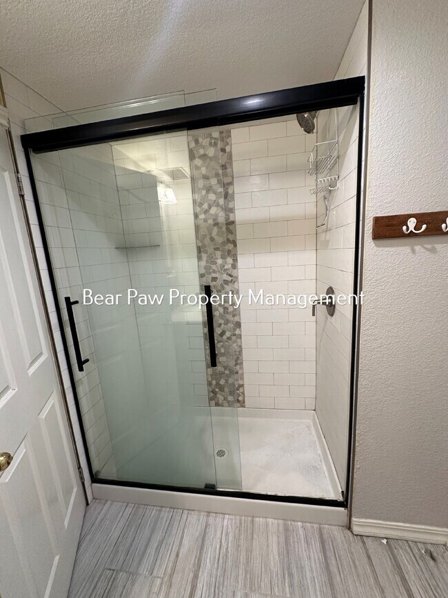 Building Photo - Spacious 3-Bed, 3-Bath Gem in Arvada!"