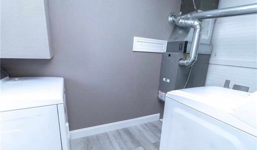 Building Photo - 915 Rimer Dr