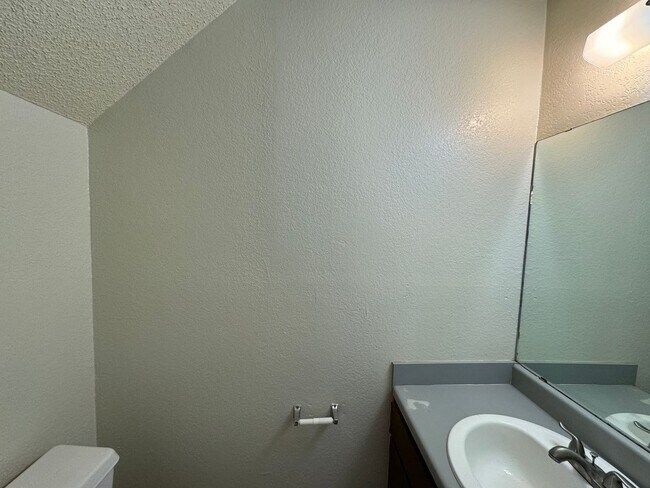 Building Photo - 2515 Bermuda Dr