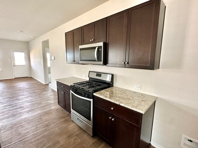 Building Photo - 425 Middle Green Loop