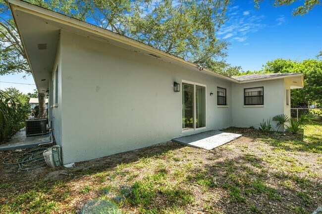 Building Photo - 1003 Engman St