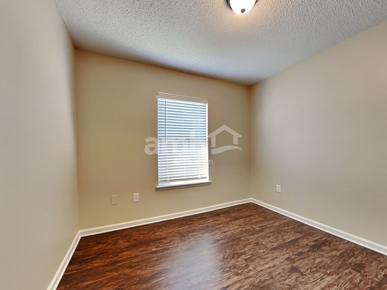 Building Photo - 2734 Ravine Hill Dr