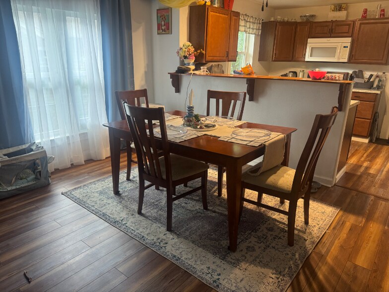 Building Photo - 1618 Sycamore St