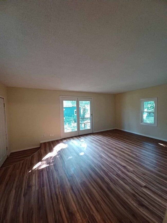 Building Photo - 2 bedroom house for rent
