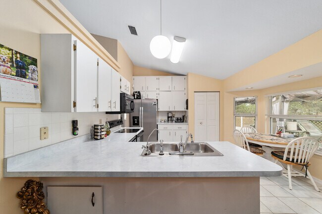 Building Photo - 13371 US-27