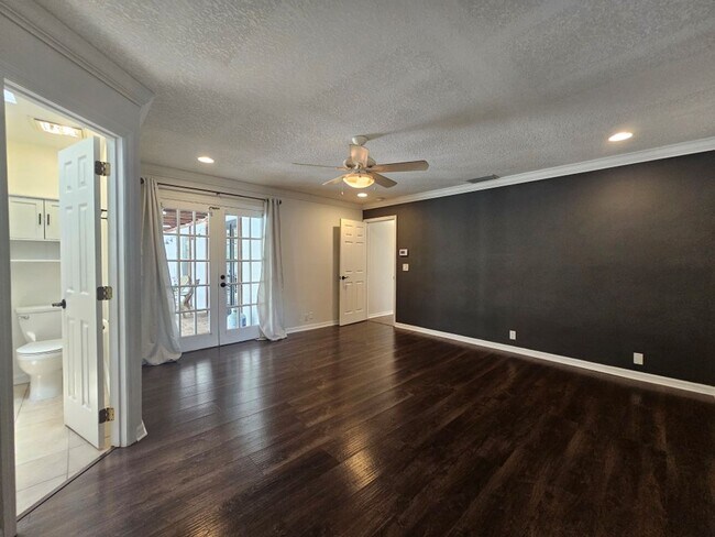 Building Photo - Beautiful 3/2 Pool Home