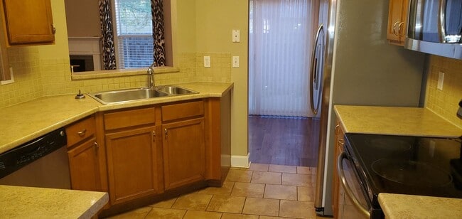 Building Photo - 3 bd, 2.5 ba home in SW Columbia near Nifo...