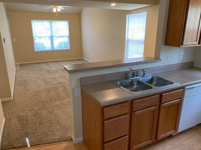 Building Photo - 307 Burnside Dr
