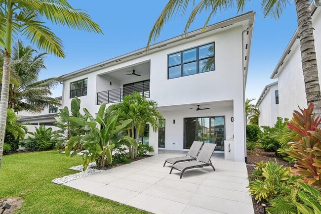 Building Photo - 17070 Rainbow Fls Trl