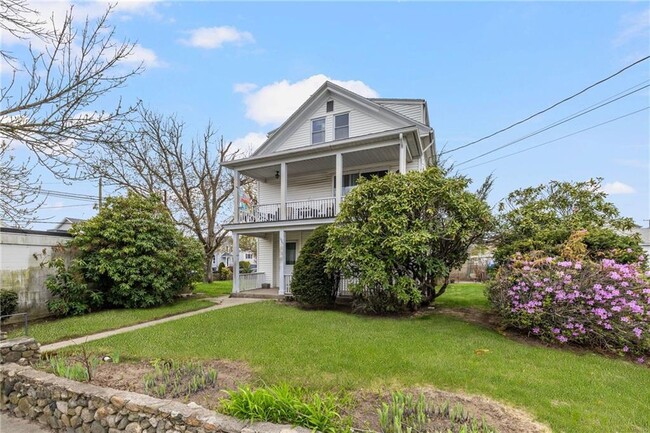 Building Photo - 1561 Cranston St