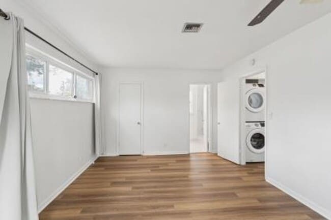 Building Photo - 8027 Lagos De Campo Blvd