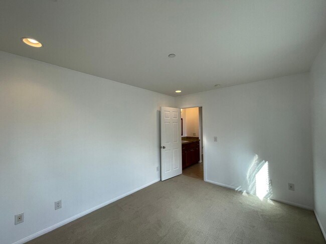 Building Photo - 322 Arcade Dr