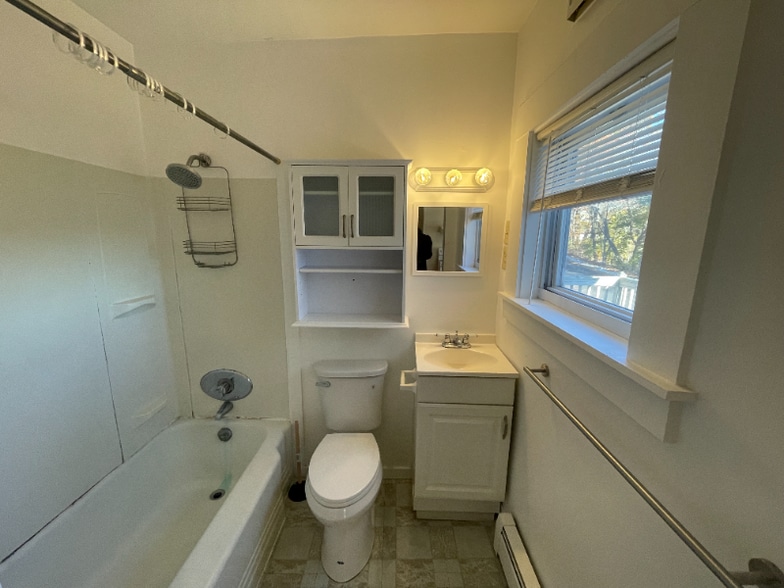 Building Photo - 42 Charlton St