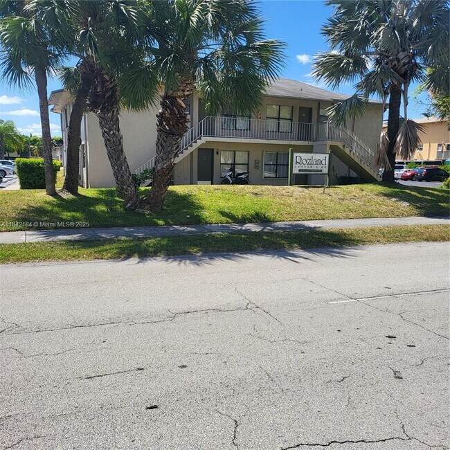 Primary Photo - 7670 SW 152nd Ave