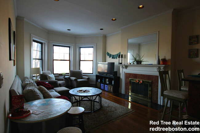 Apt 2 - 1689 Beacon St