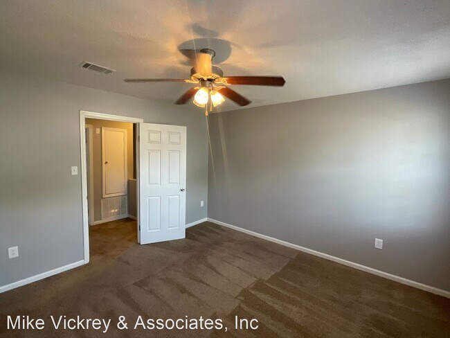 Building Photo - 2 br, 1.5 bath House - 3929 Miramar Court