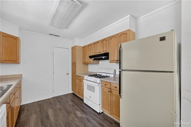 Building Photo - 20 Quince Ave