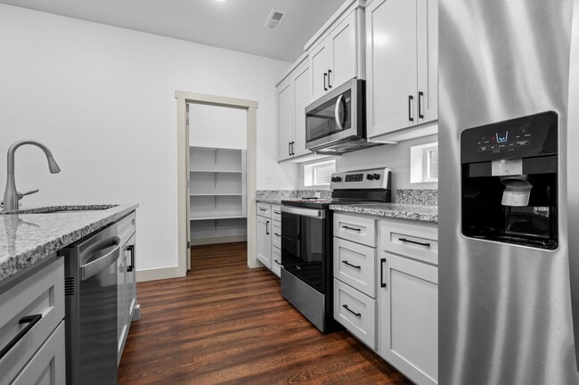Building Photo - 651 S 450 E