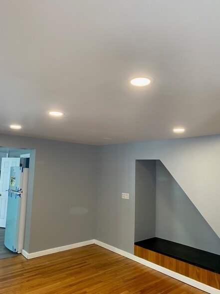 Building Photo - 1150 Chapel St