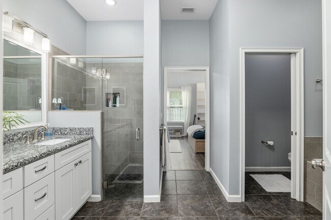 Building Photo - Stunning South Pointe 4/3 Home with Solar ...