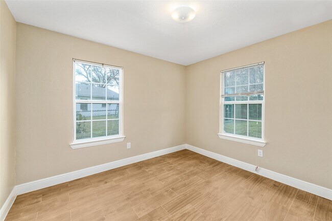 Building Photo - 3938 Daphne St