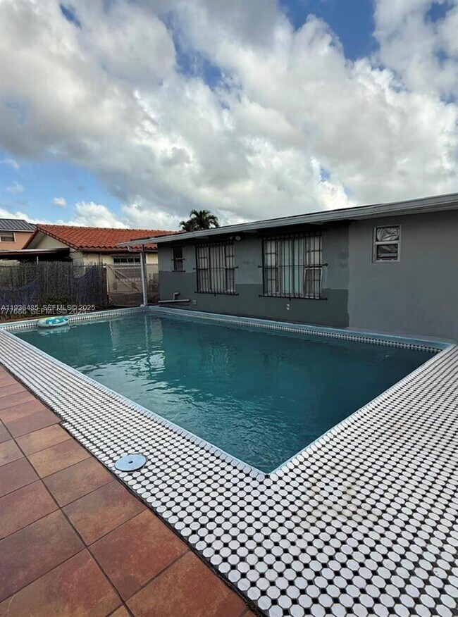 Building Photo - 1999 NW 2nd St